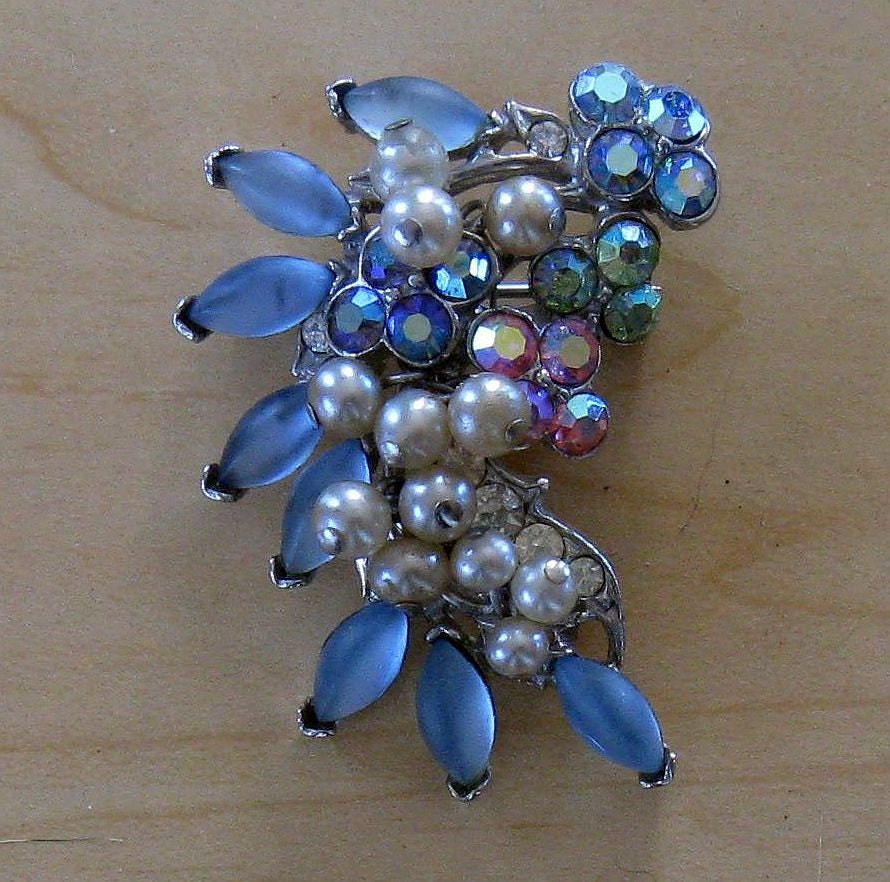 FLORENZA Faux Pearl and Blue Cabachon Brooch (B-1-1)