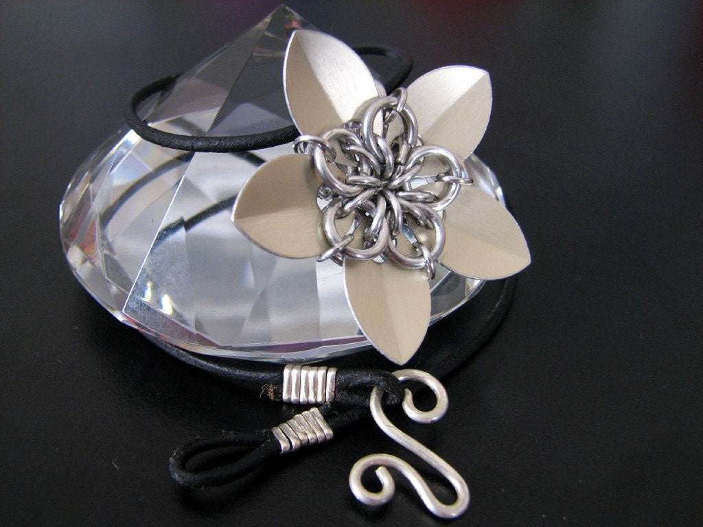 Necklace/Choker with handmade chainmaille Flower pendant