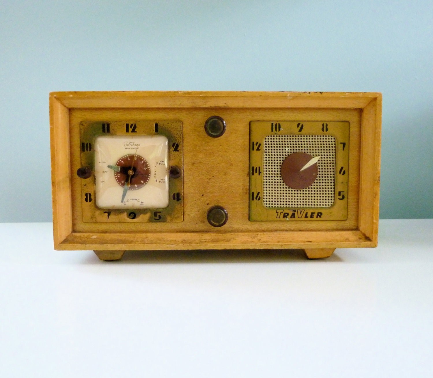 Mid Century Modern Clock Radio 1960s Vintage Clock by MetricMod