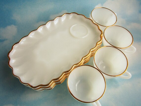 Vintage Snack Set Anchor Hocking 8 Pieces by threepondsvintage