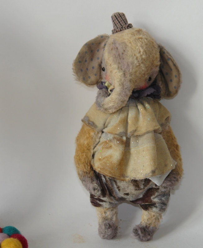 9 inch Clown Elephant with posing arms by Sasha Pokrass
