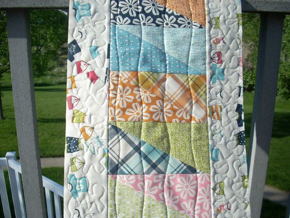 Lucy's Crab Shack tablerunner - FREE SHIPPING