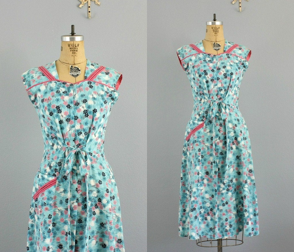 1940s dress / 40s cotton day dress / ferris wheel and butterfly print