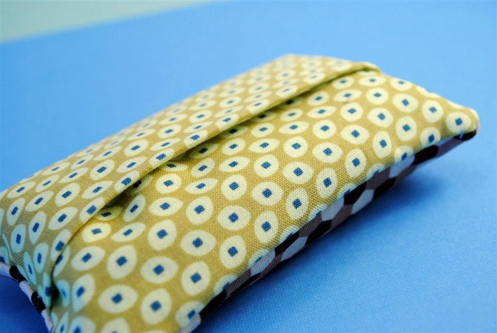 Spotted Eye TISSUE COZY - pouch including tissues