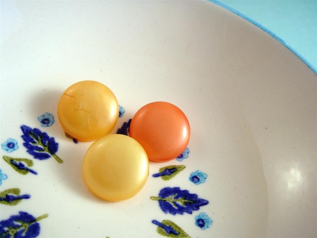 Peach Melba VINTAGE BUTTON DESTASH - set of 3