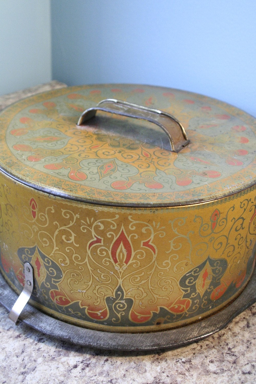 Vintage Tin Cake Carrier Avon Beautiful by holliewouldvintage