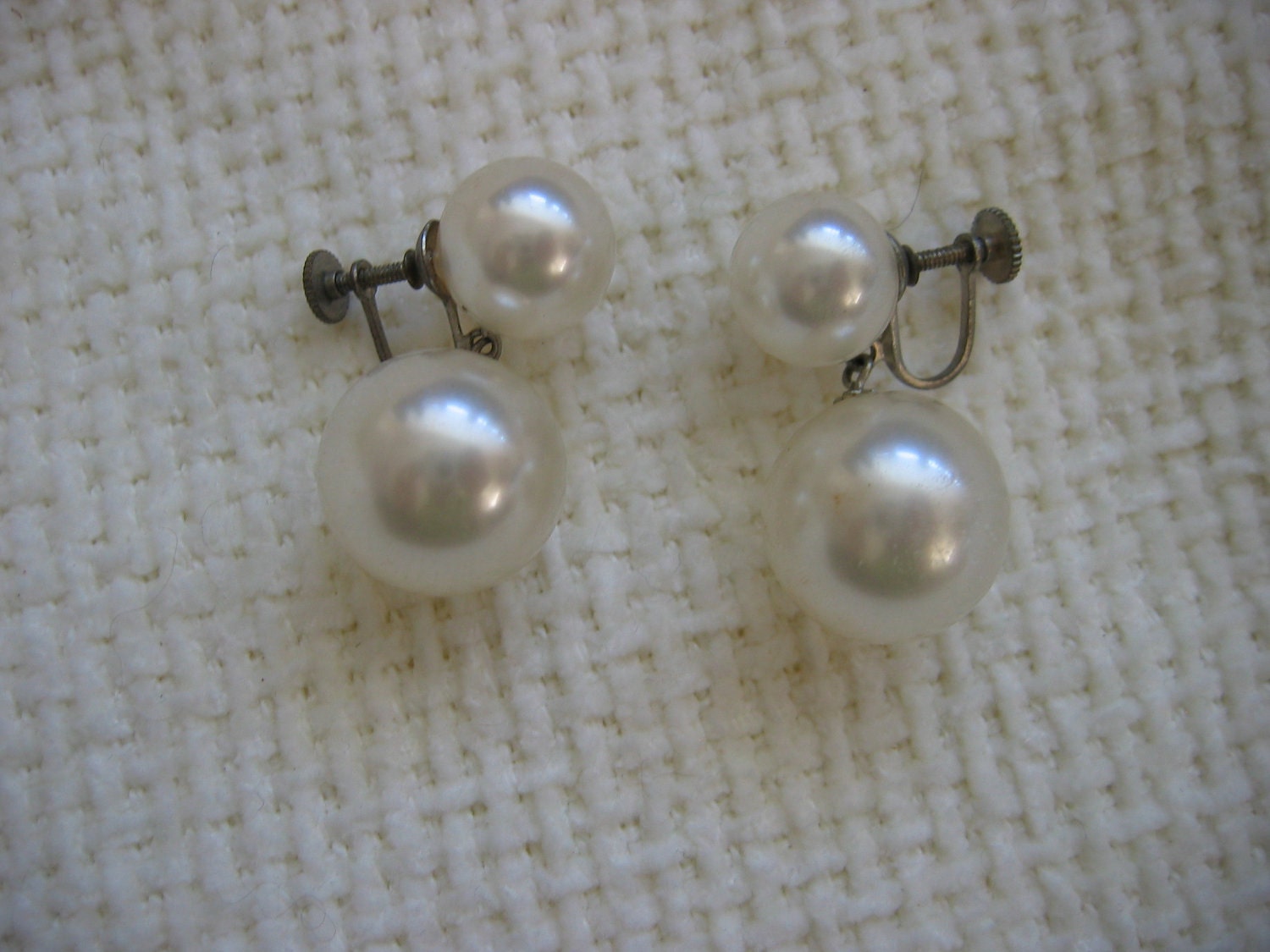 Vintage 1960's, Mod fat Pearl screw back Earrings.  Made in Japan.