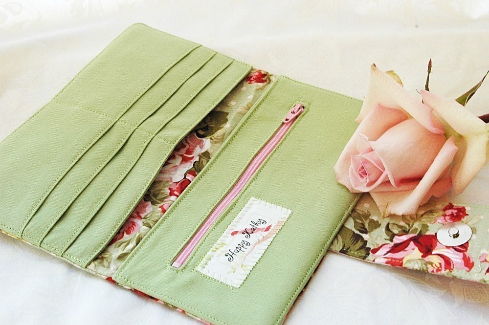 Women's WalletPerfect wallet in light green polka dot with rose bouquets