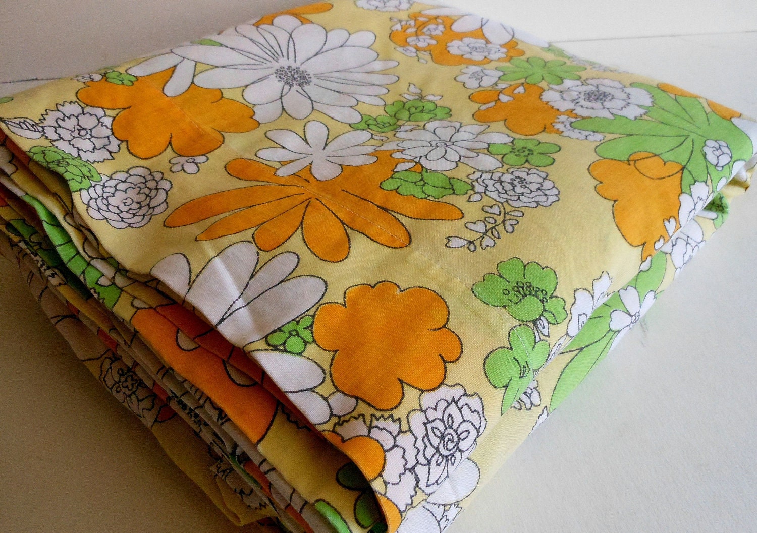 Vintage Retro Mod Daisy Flowers Full Flat Sheet 81 x 104 fabric floral spring orange yellow green white