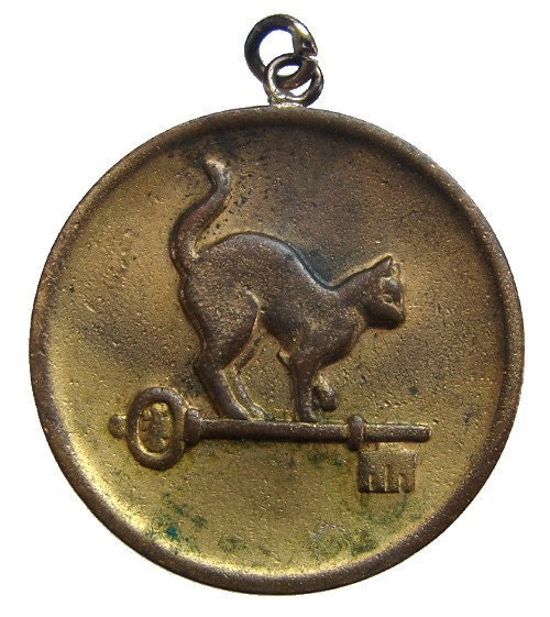 VINTAGE MEDAL MEDALLION Unique Half a Key Cat House gilt Pendant Charm