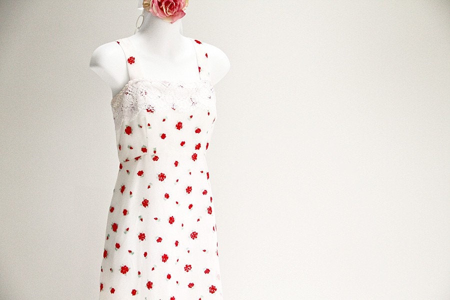 Red Flocked Roses on White-size S