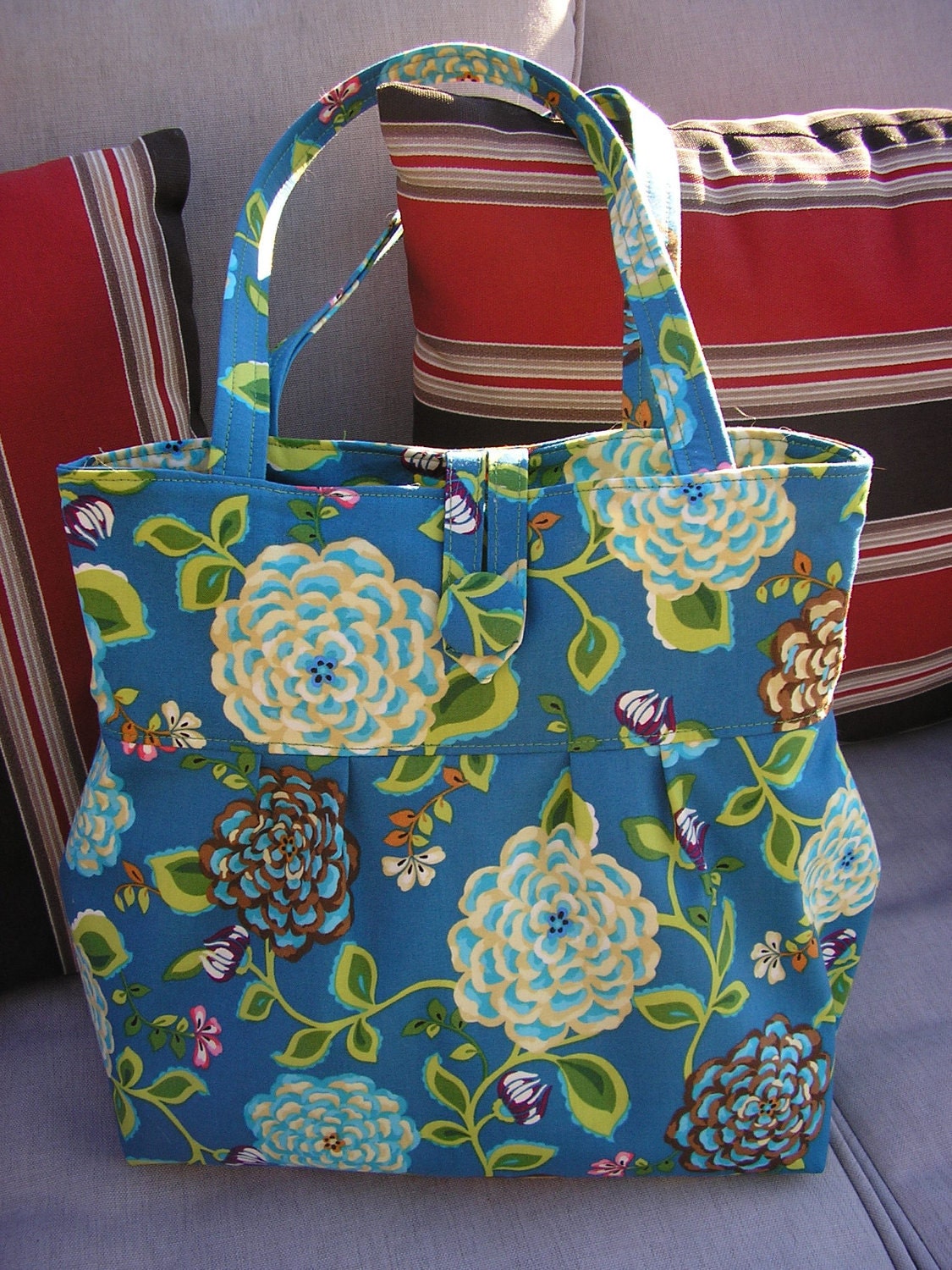 Pleated Hobo Shoulder Everyday Bag -  Dresden blue floral pattern