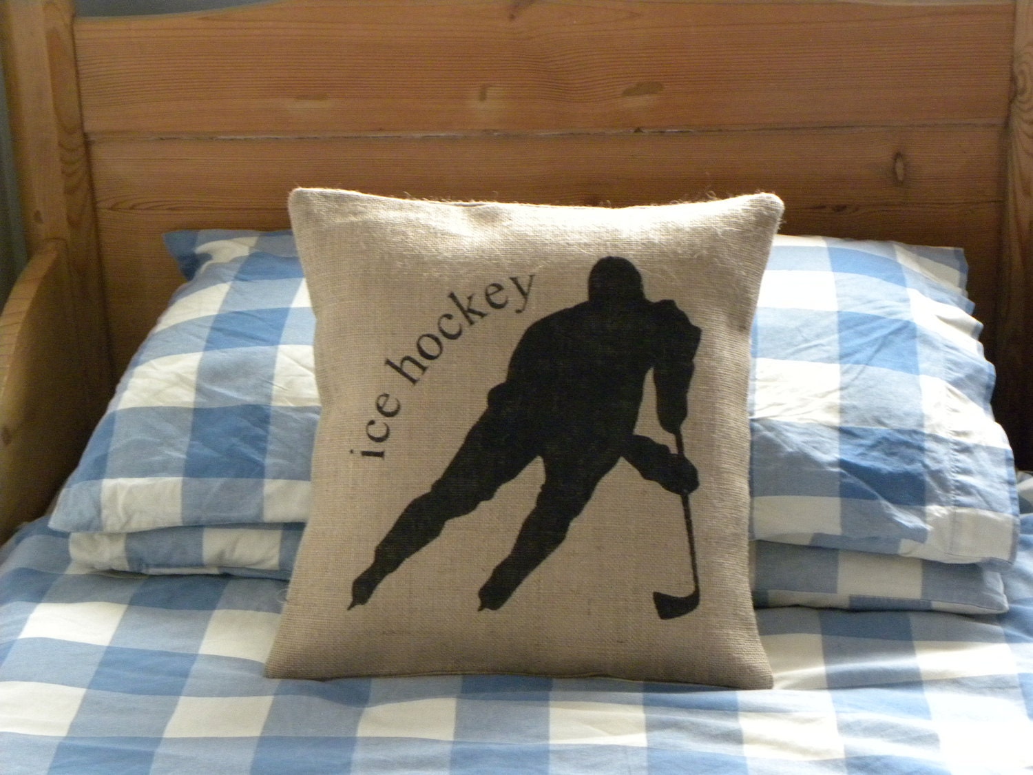 Burlap pillow/cushion cover with ice hockey player