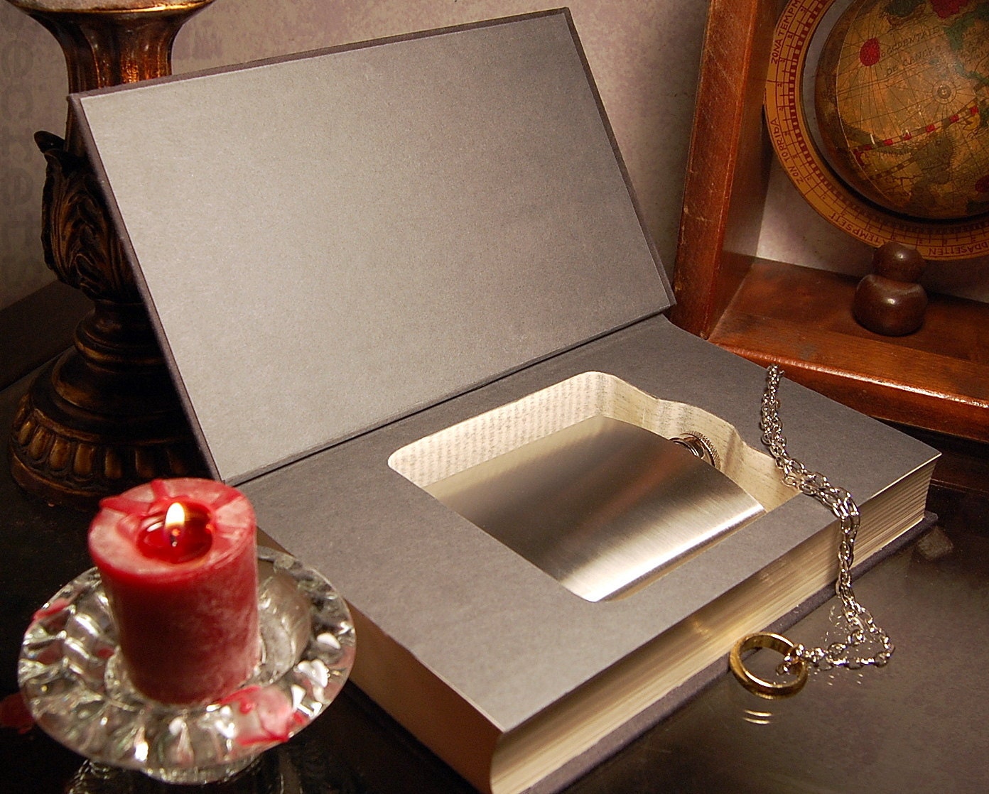 Hollow Book Safe & Flask -Lord of the Rings The Return of the King (Flask Included)