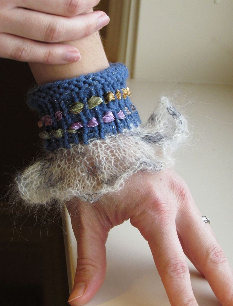 Ruffle Cuff - Handknit cuff