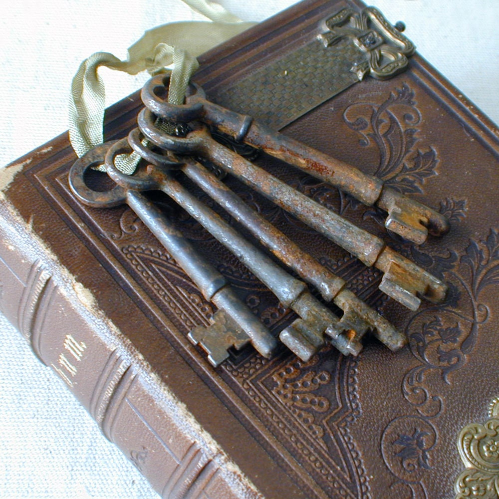 Antique Rustic Skeleton Keys