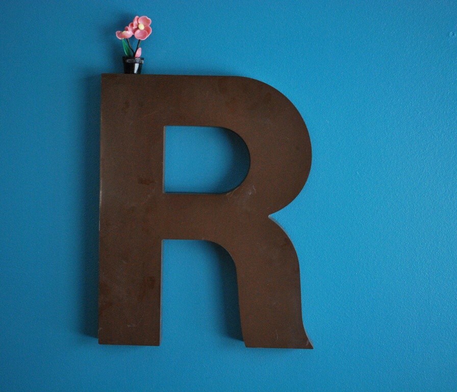 Letter R Sign