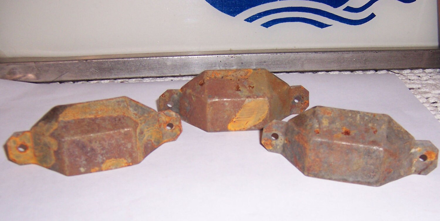 Vintage Rusty Bin Pulls Furniture Drawer Handles - Set of 3