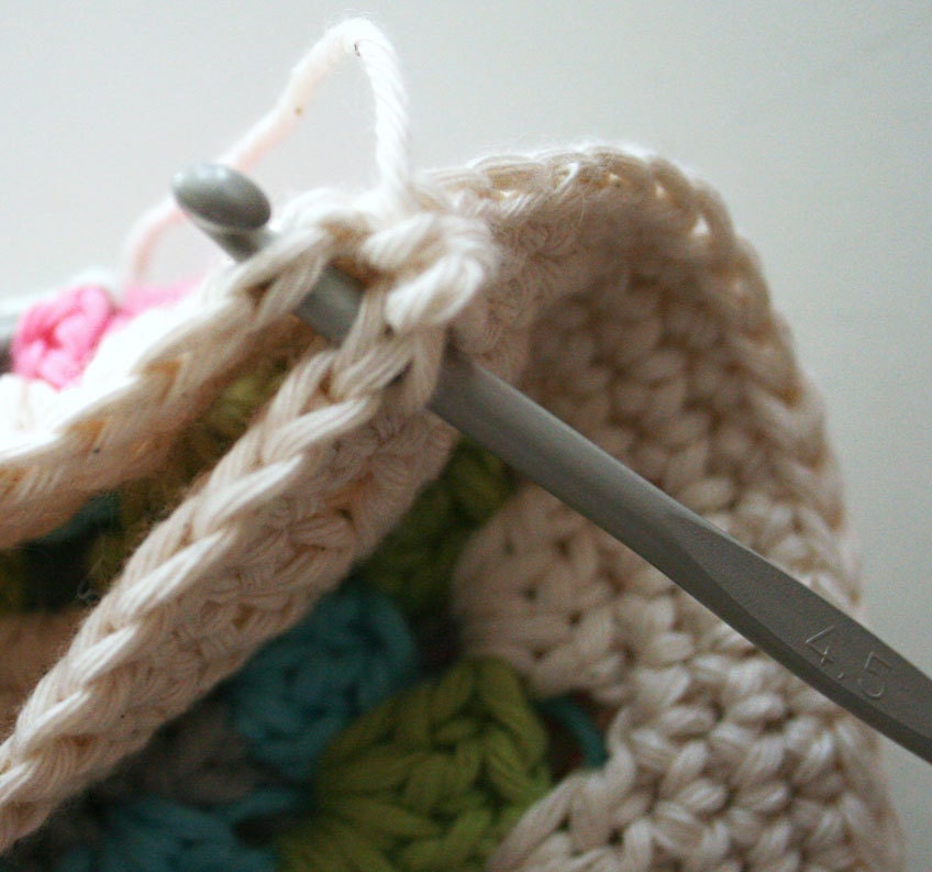 Crochet pattern Granny Square i-pad sleeve pdf tutorial - haakpatroon - REV IT UP