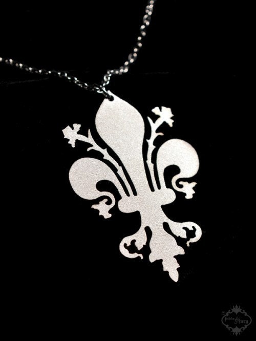 Fleur de lis necklace in silver stainless steel