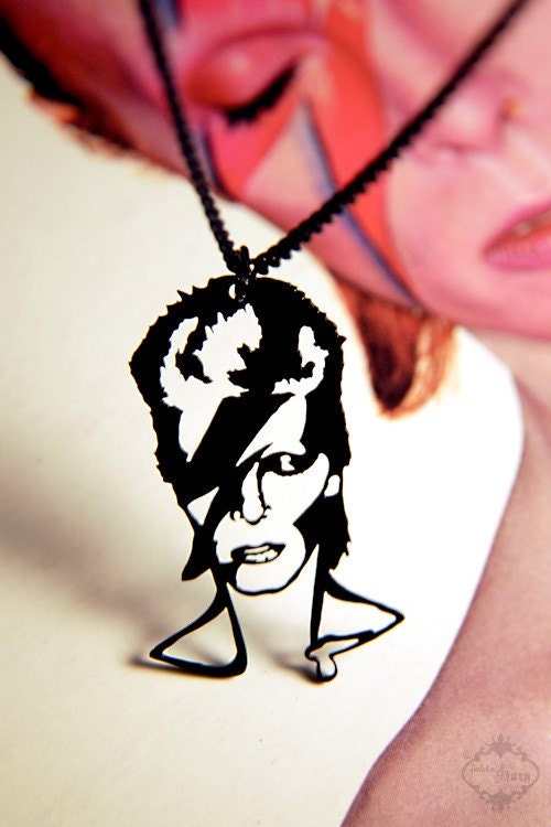David Bowie Ziggy Stardust homage necklace in black stainless steel - glam musician jewelry