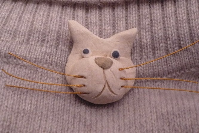 Kitty Cat with whiskers Pin Brooch