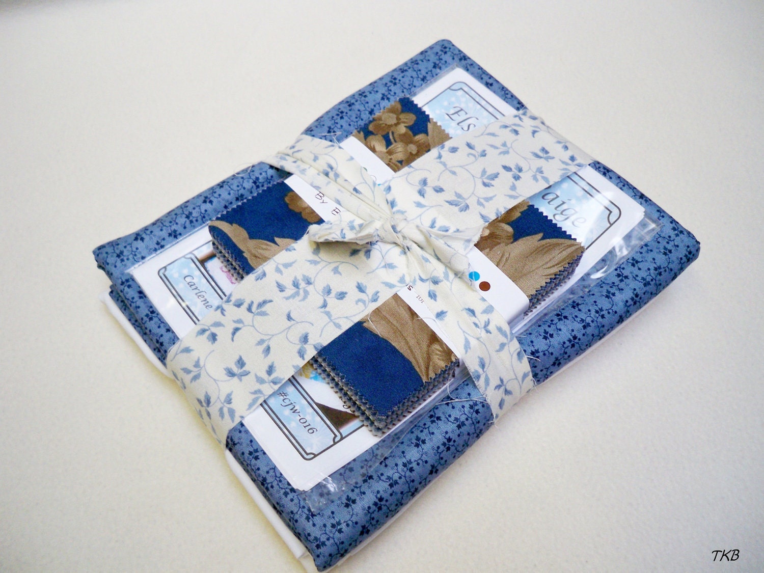 Quilt kit Blueberry Crumb Cake by Blackbird by TheKnottedBobbin