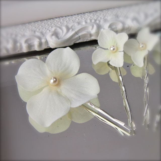 Wedding Hair Flowers, 6 Ivory Hydrangea Blossom Hair Pins set of 6, Elegant Pearl Center