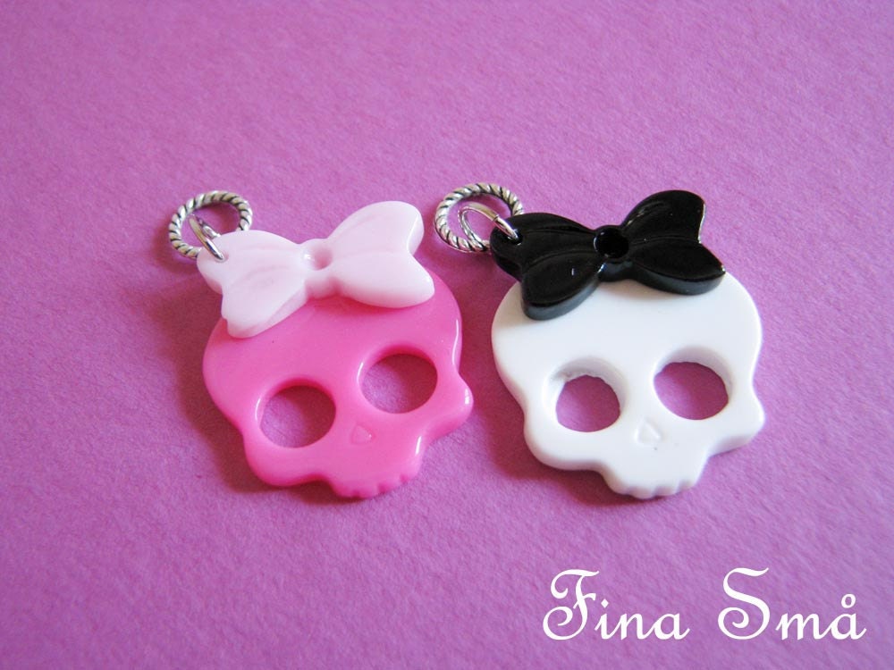 SALE LAST CHANCE Blythe Pull Charm - Cute Skulls - Kawaii emo gothic