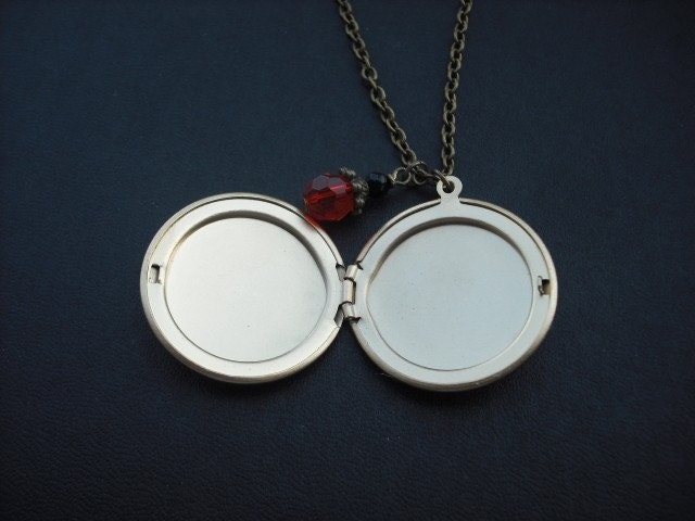 red top little black owl locket