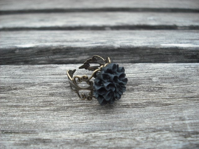 antique brass mum ring -gothic black