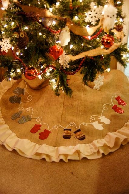 Mitten appliqued christmas tree skirt