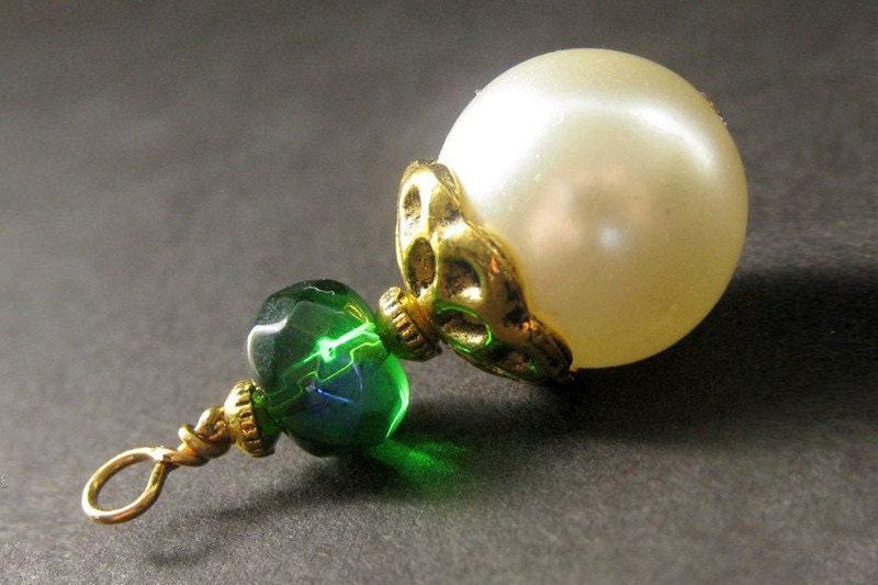 Pearl Zipper Pull, Purse Charm. Green Crystal and Pearl Pendant - Forest Elegance. Handmade.
