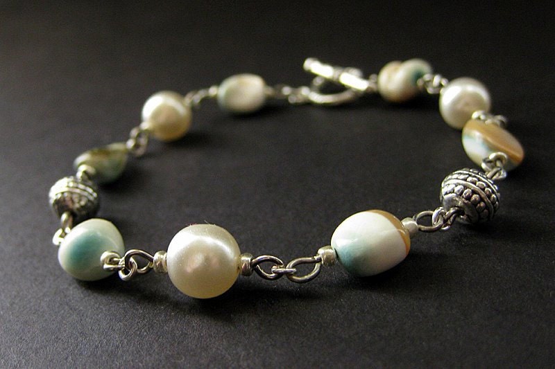 Beaded Bracelet in Mother of Pearl Seashell, Glass Pearl and Silver. Handmade Artisan Jewelry by Gilliauna
