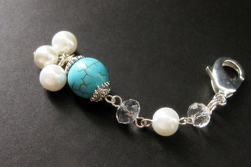 Turquoise Zipper Pull, Purse Charm, Keyring. Beaded Charm in Howlite, Crystal and Pearl. Handmade.
