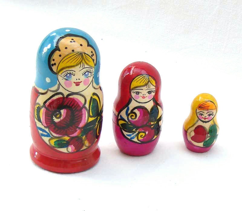 Matreshka matryoshka babushka Russian Wooden ecofrendly Doll - red blue, flower ornament 3 pcs 10 cm, home decor toys