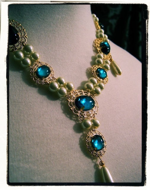 Lush - Teal Tudor Necklace and Earring Set