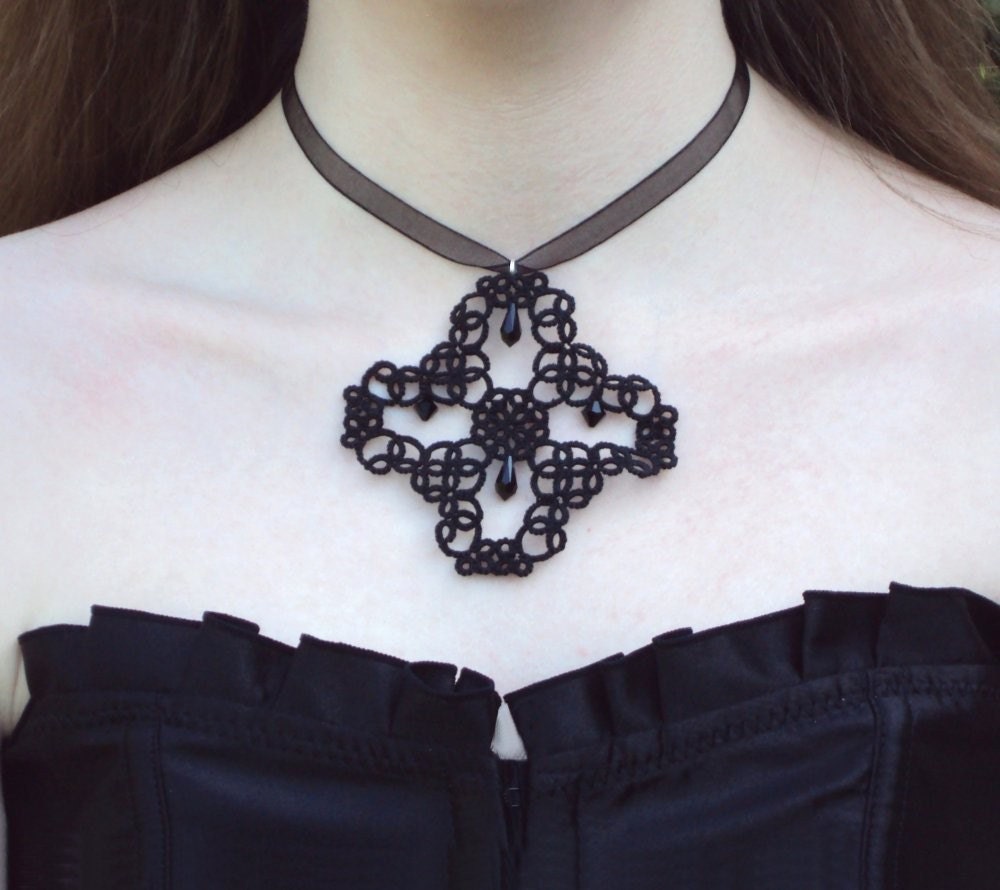 Gothic Lace Necklace in Tatting - Caitlyn