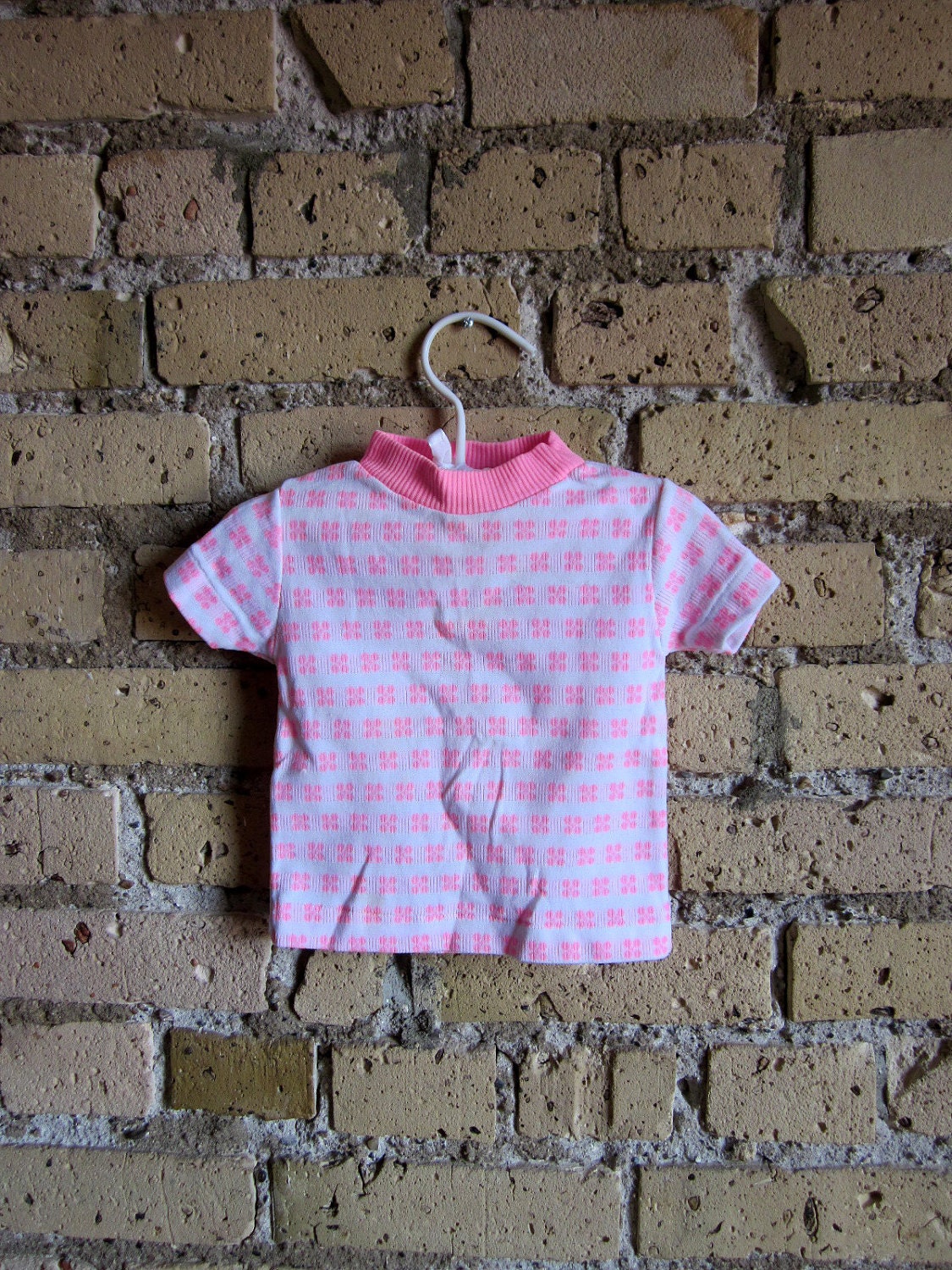 Bubble Gum Pink Baby TShirt 70s / Size 12M - OopseeDaisies
