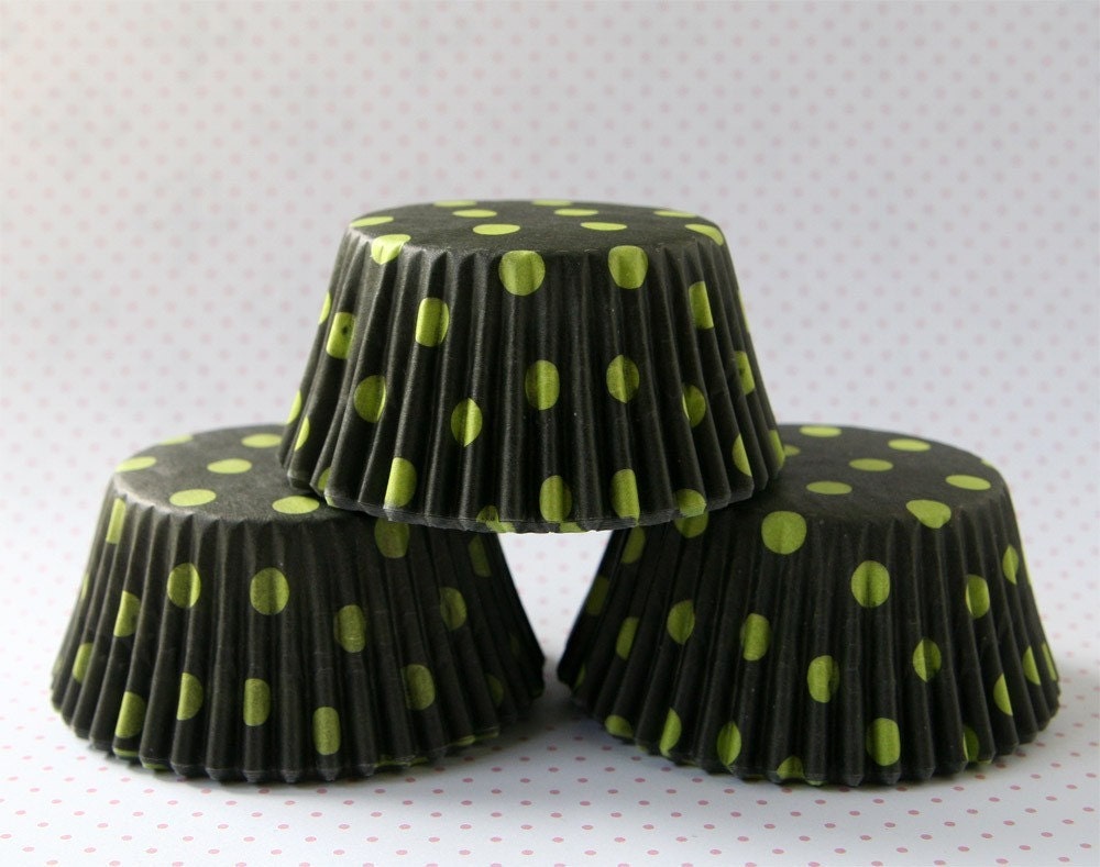 Black and Green Dot Cupcake Liners (45) Il_170x135