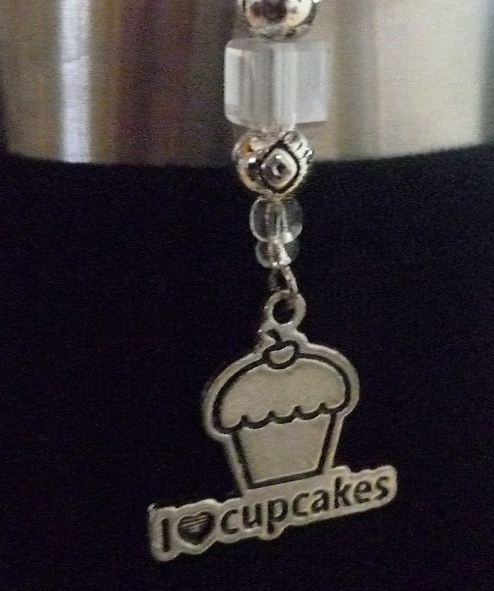 I LOVE CUPCAKES Cell Phone Metal Charm Dangle or Zipper Pull