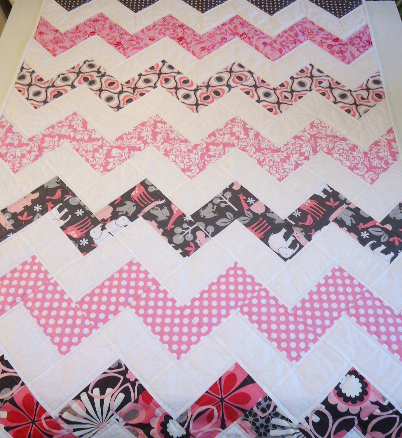Toddler Quilt Baby Girl - Chevron quilt - Gray and Pink