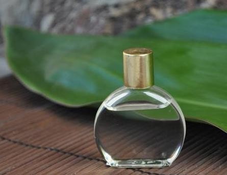 Artisan Perfume Oil, Mum Mums Honeysuckle (15ml)