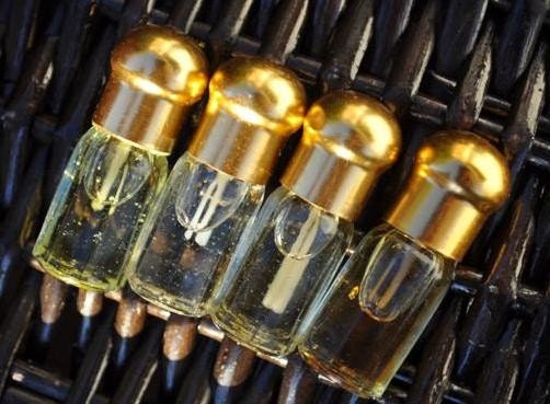 Artisan Perfume Oil, Mum Mums Honeysuckle, (7ml)