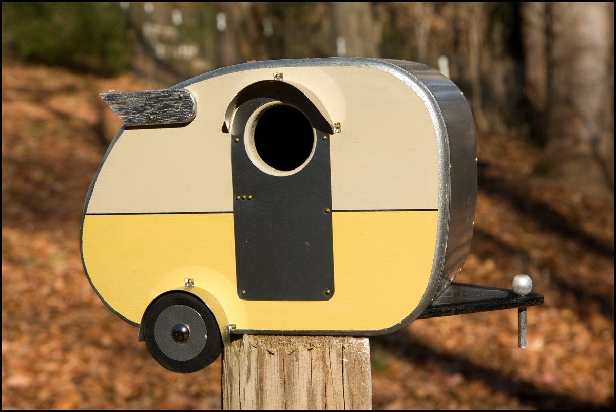 Vintage Camper Birdhouse