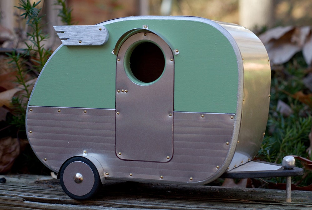 Vintage Camper Birdhouse