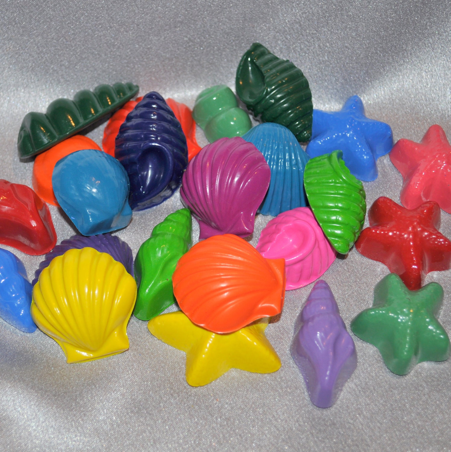Recycled Crayons Sea Shell Shapes, 25 Bags Each Bag has 5 Shells in it, Total of 125 Crayons.