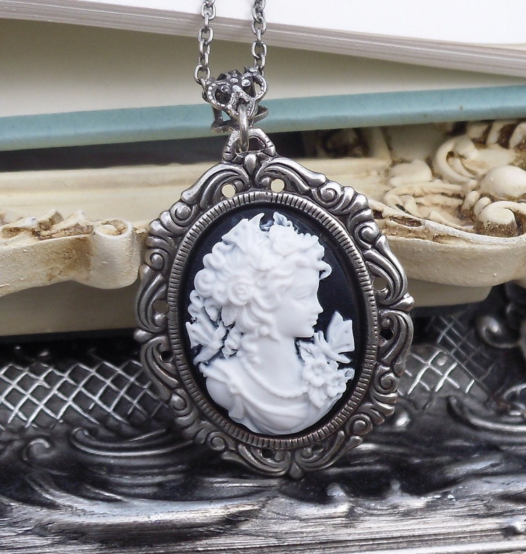 Cookies and Cream Petite Cameo Necklace