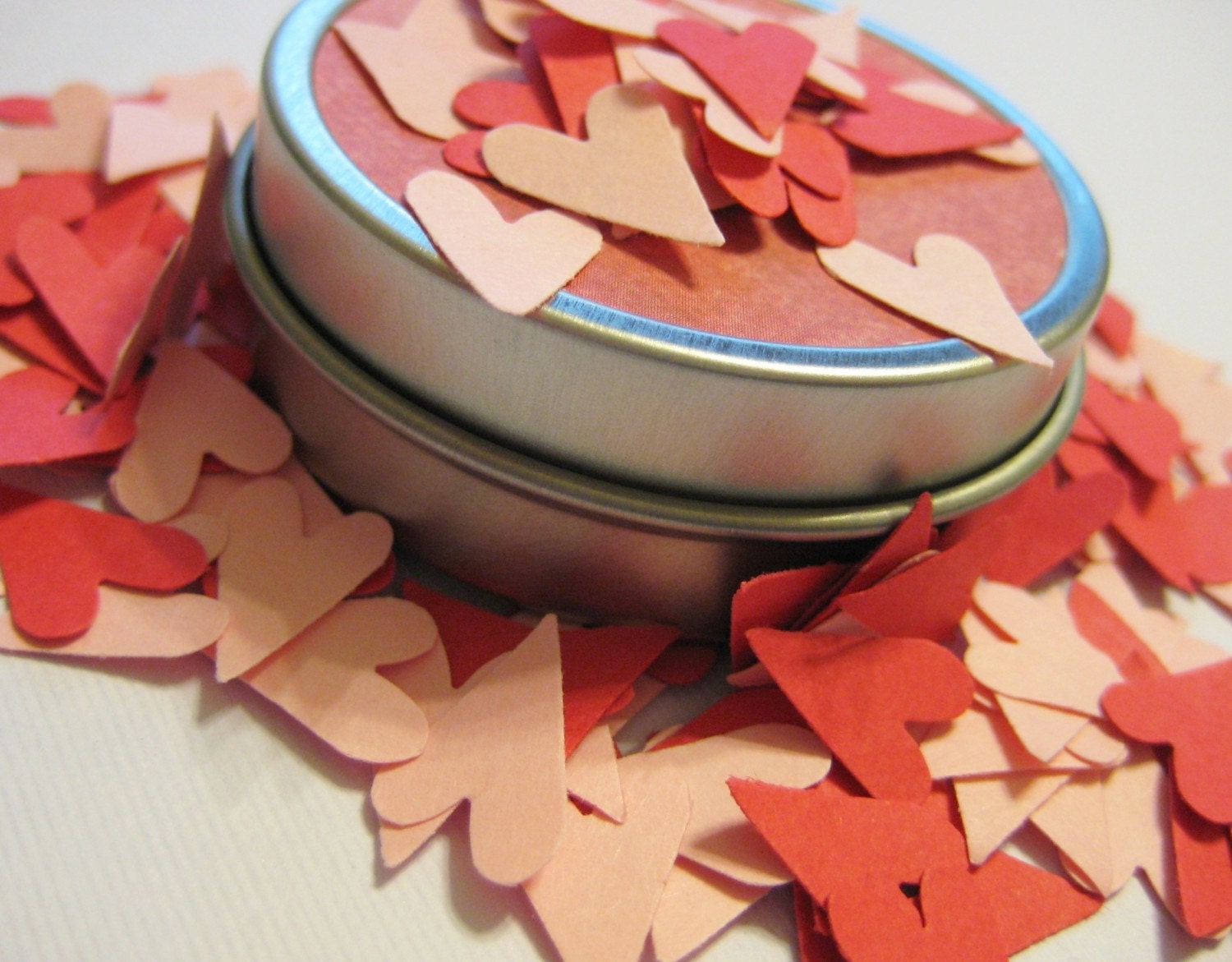 Heart confetti, pink and red (200 asymmetrical pieces)