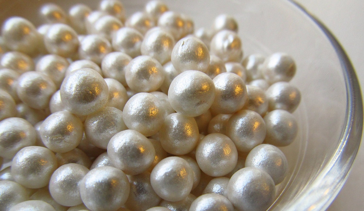 7mm white fondant edible pearls - Cake or Cupcake Decoration